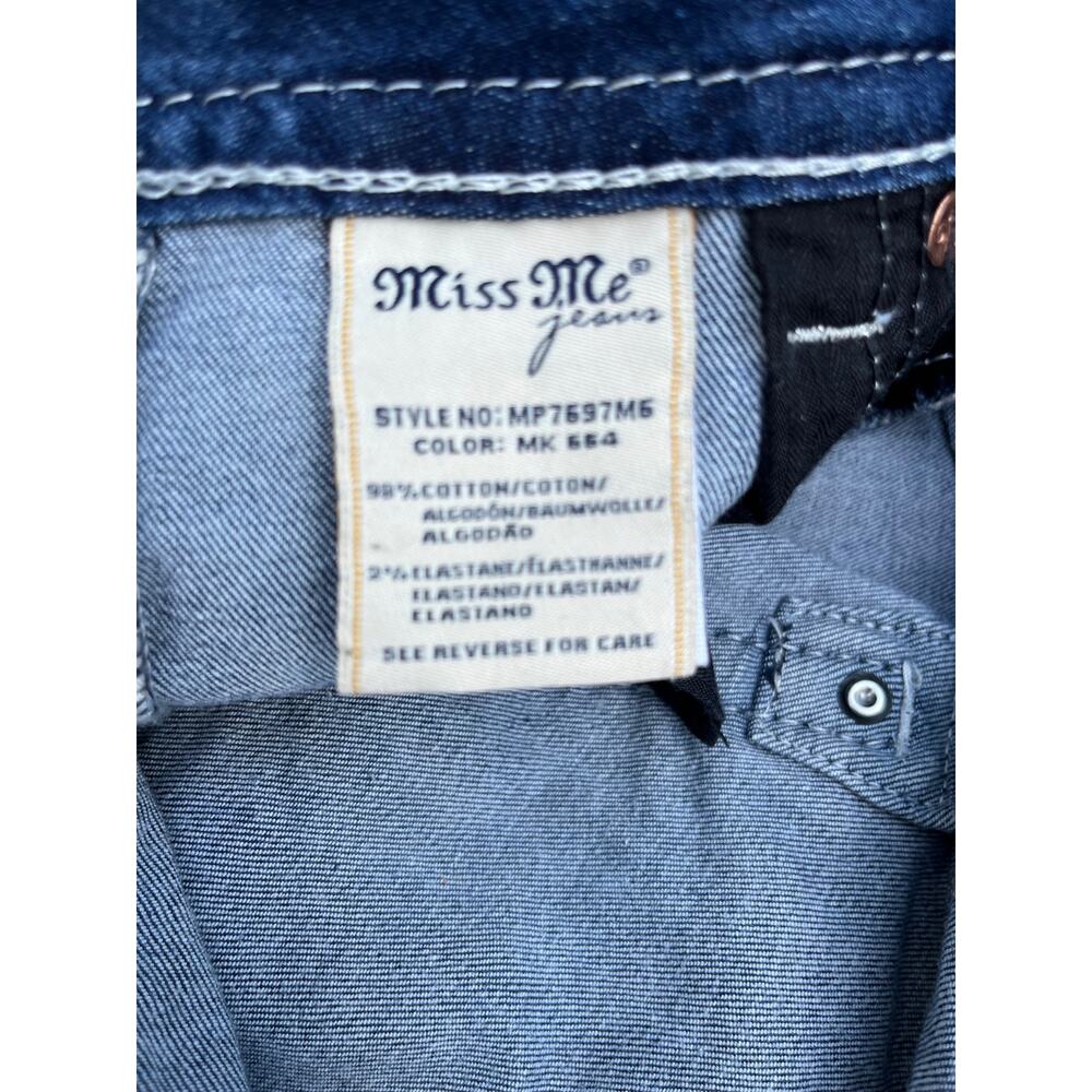 💎 Y2K Miss Me Embellished Winged Bermuda Shorts Size 30 💎 - Picture 7 of 8